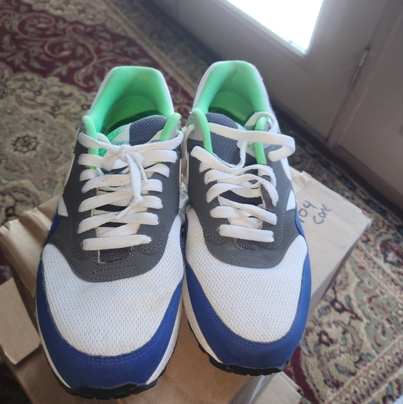 Mens size 9 Air max - Picture 3 of 6